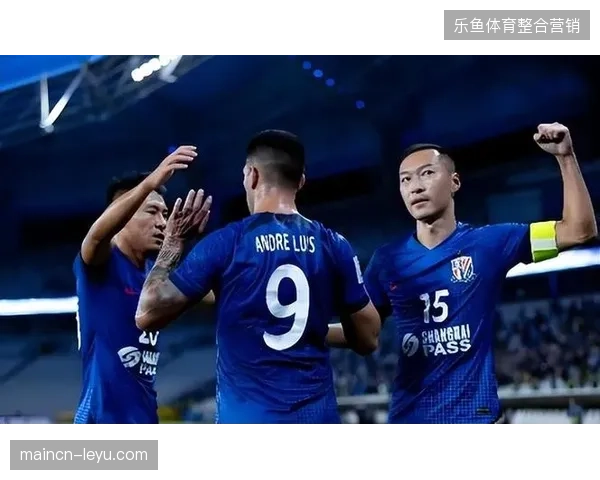 上海申花计划在间歇期与后卫杨泽翔续约,以稳固后防应对保级压力 上海申花计划在间歇期与后卫杨泽翔续约,以稳固后防应对保级压力